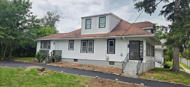 Building Photo - 117 Browning Ave