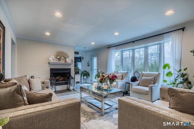 Building Photo - 56 Linden St