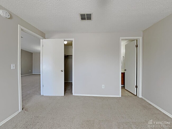 Building Photo - 1641 Rhonda Dr