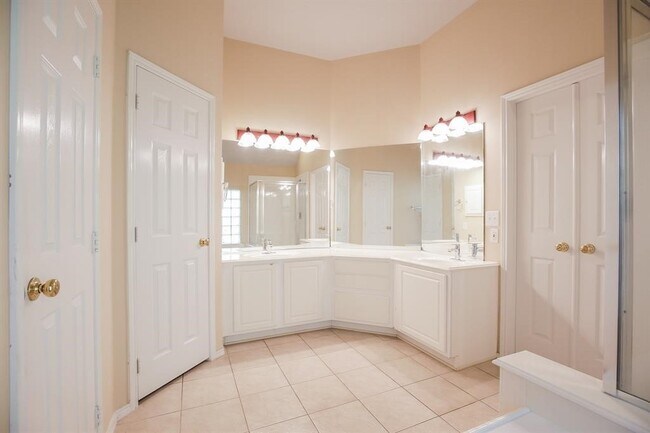Building Photo - 20502 Pioneer Bend Ct