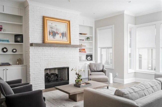 Building Photo - 4518 Collins Ave