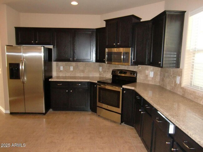 Building Photo - 3535 S Jasmine Dr
