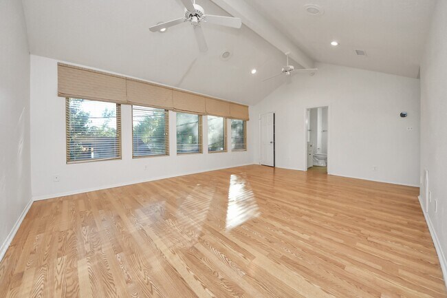 Building Photo - 10743 Boardwalk St