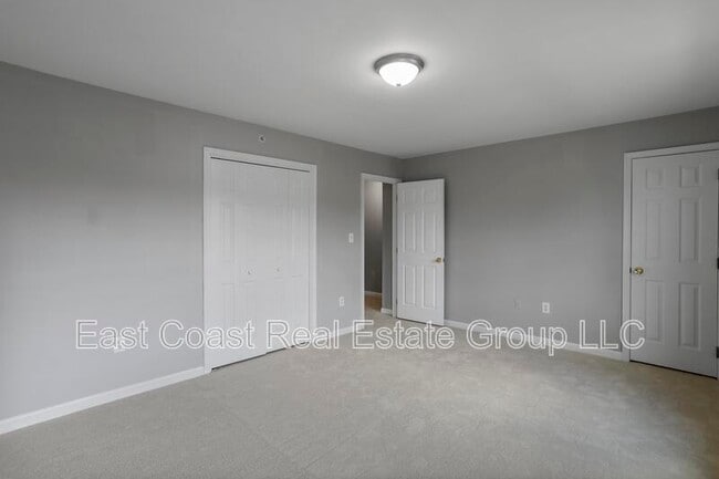 Building Photo - 303 E Ridge Dr