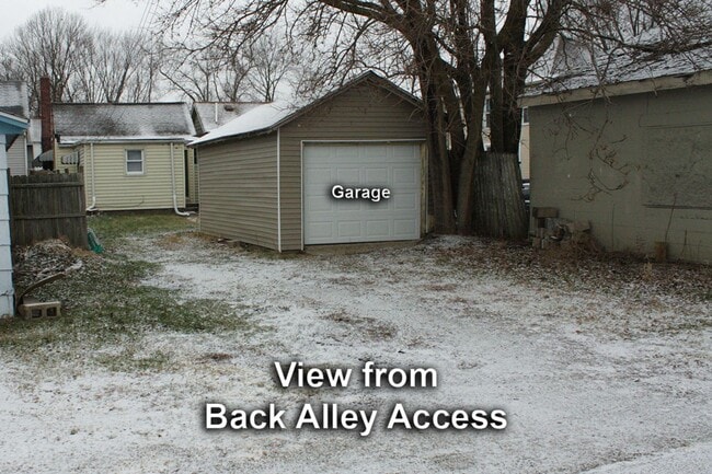 Building Photo - 2 bed 1 bath home with garage