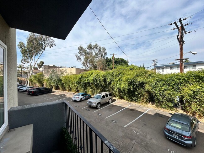 Building Photo - Stunning 1BD/1BA W/ Reserved Parking and Laundry On-Site in College East!