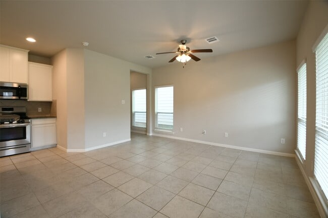 Building Photo - 104 Camelot Pl Ct