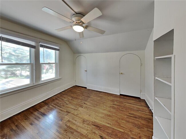 Building Photo - 1403 Barclay St