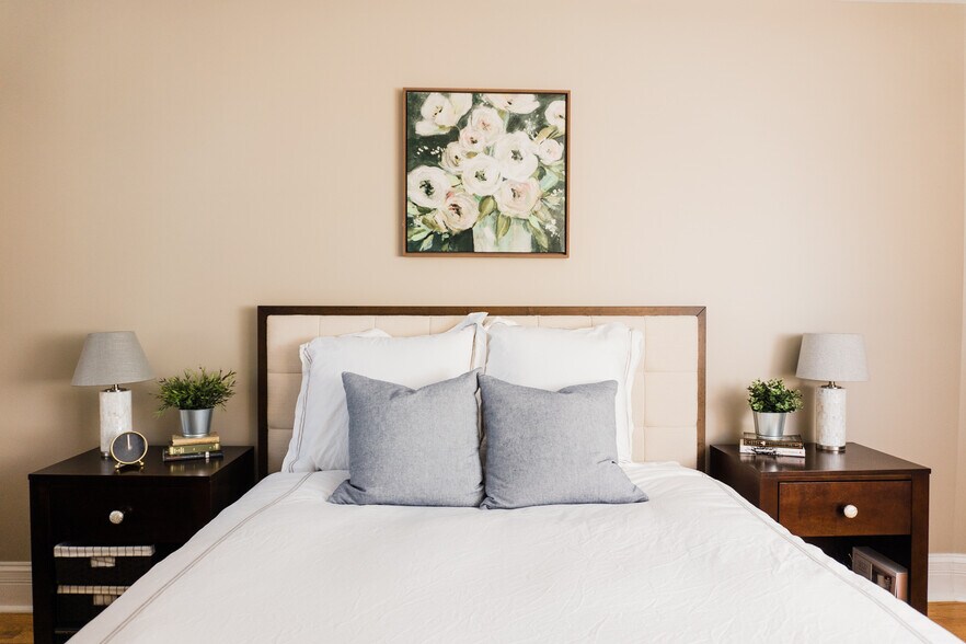 Building Photo - 914 W Schubert Ave