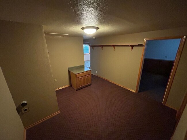 Building Photo - Charming 4 Bed, 1 Bath Home in Spokane Val...