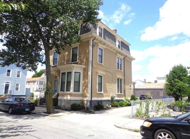 Building Photo - 69 Grove St