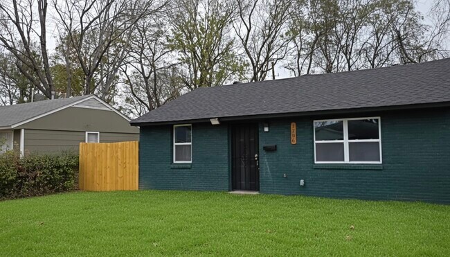 Primary Photo - 1796 Wildrose St