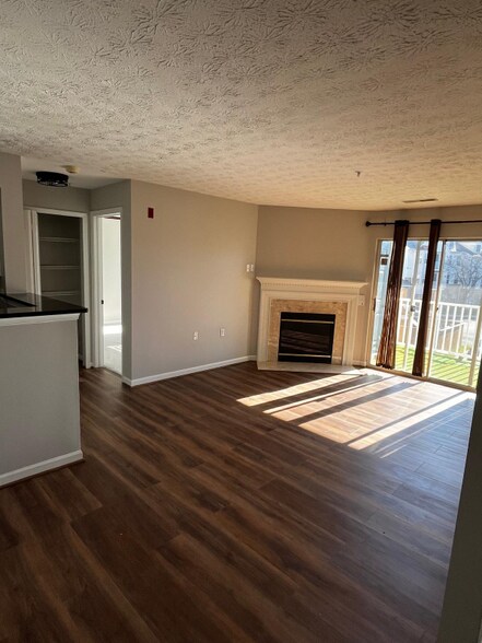 Building Photo - 8941 Town Center Cir