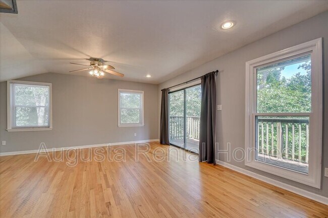 Building Photo - 1436 Spring Hill Terrace