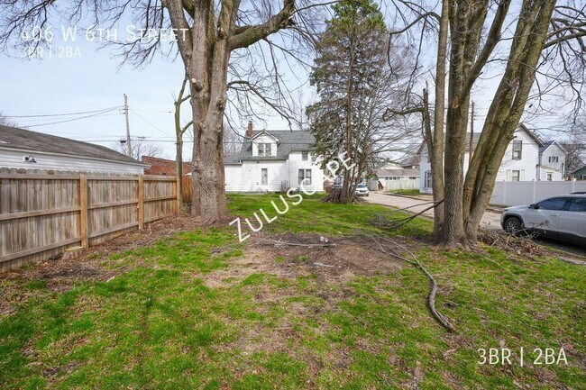 Building Photo - 406 W 6th St