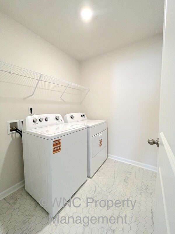 Building Photo - 12 Burdock Rd