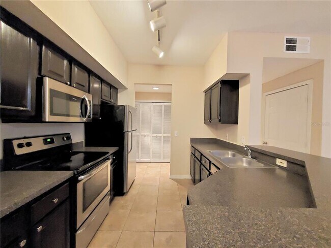 Building Photo - 6029 Westgate Dr
