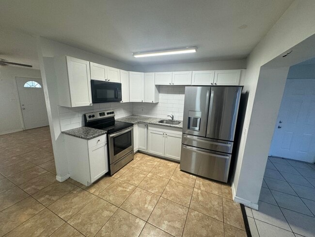 Building Photo - 820 Juanita Cir