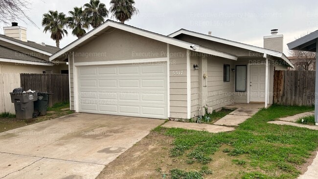 Building Photo - 3 bedroom/ 2 bathroom home nestled in a cul-de-sac.