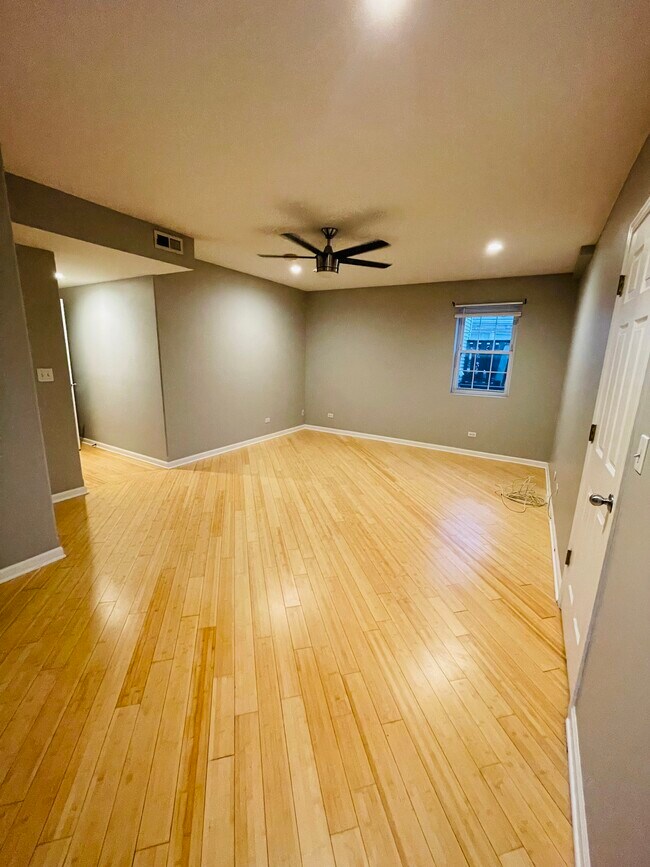 Building Photo - 3710 S Emerald Ave