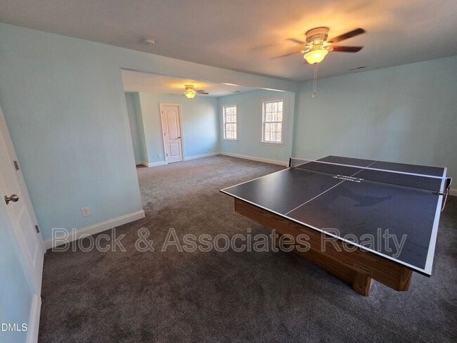 Building Photo - 143 Rawhide Dr