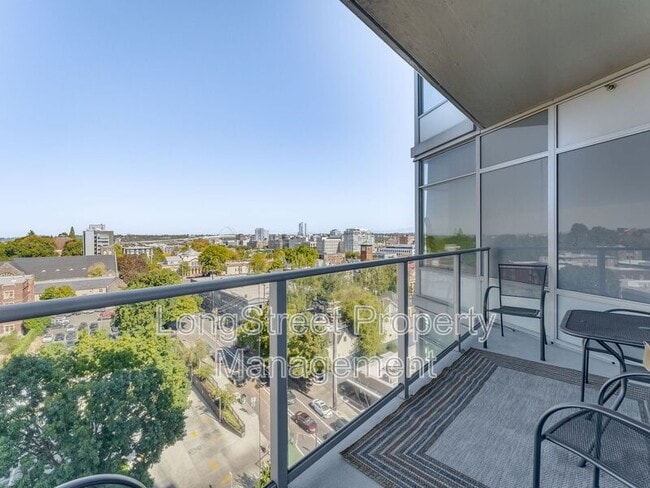 Building Photo - 1926 W Burnside St