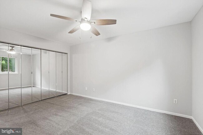 Building Photo - 1635 Parkcrest Cir