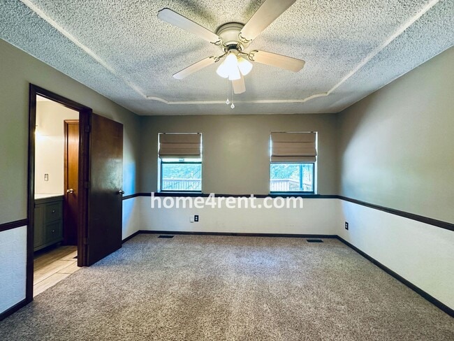 Building Photo - Spacious Liberty Home w/ an Updated Kitche...