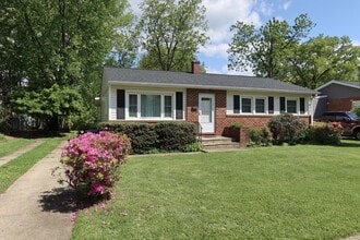 Building Photo - 109 Deep Dale Dr