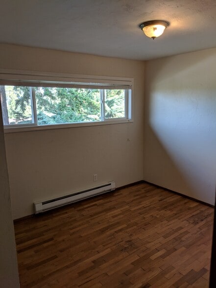 Bedroom - 1800 Lakeway Dr