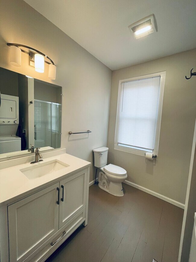 Building Photo - One Bedroom Apartment for Rent