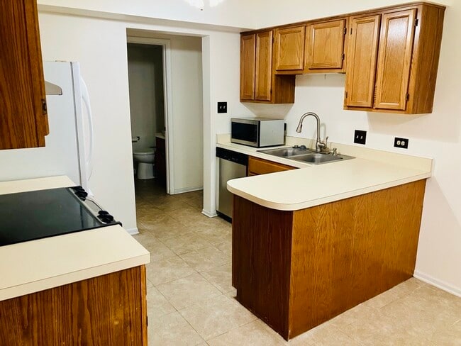 Building Photo - 3524 Willowview Ct