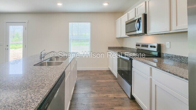Building Photo - Recently built 4-Bedroom Home with 2.5 Baths in Dalton - 2,382 Sq Ft of Comfort!