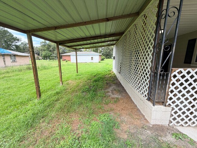 Building Photo - 304 Simpson St