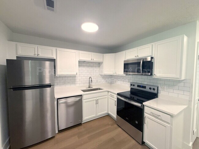 Building Photo - 258 Fleming Rd