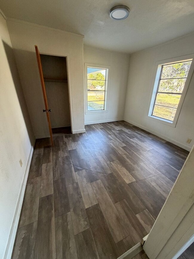 Building Photo - 3945 Brandon Ave