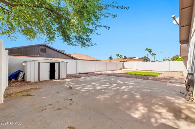 Building Photo - 5234 E Blanche Dr