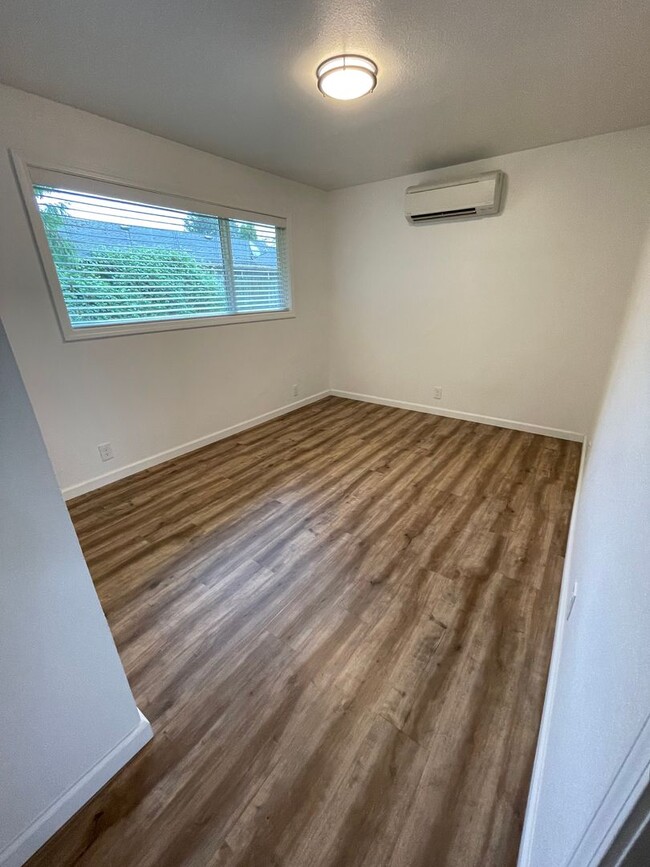 Building Photo - Completely Updated 2 Bdrm Home