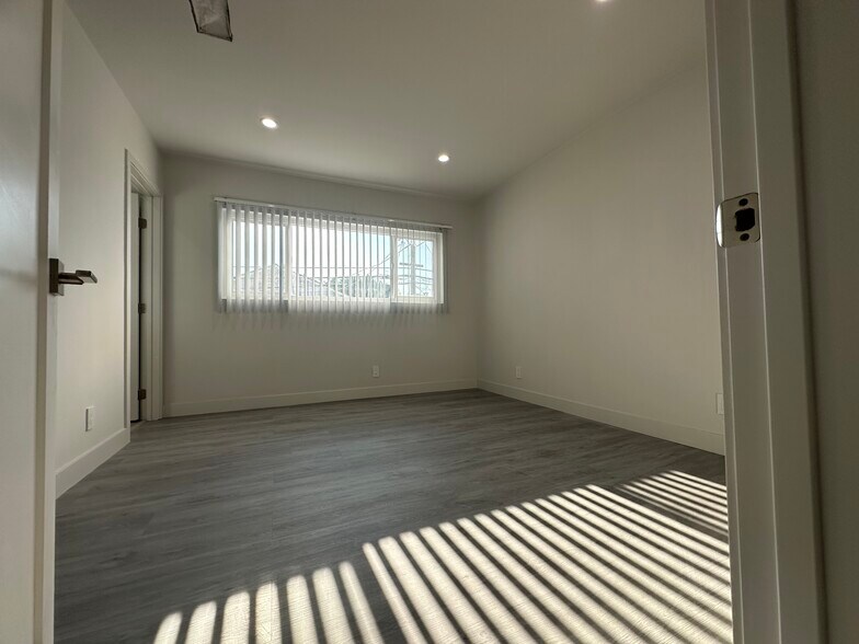 Building Photo - 1477 S Sherbourne Dr