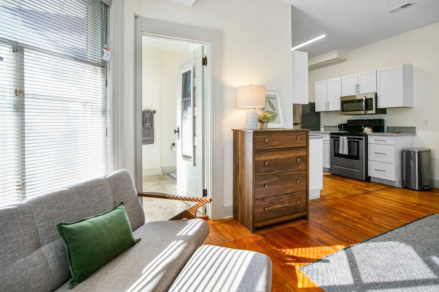 Building Photo - 1848 E 89th St