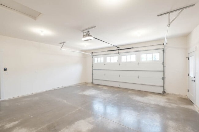 Building Photo - **MOVE-IN SPECIAL** NEW CONSTRUCTION 3BD/2BA HOME IN SILVERTON