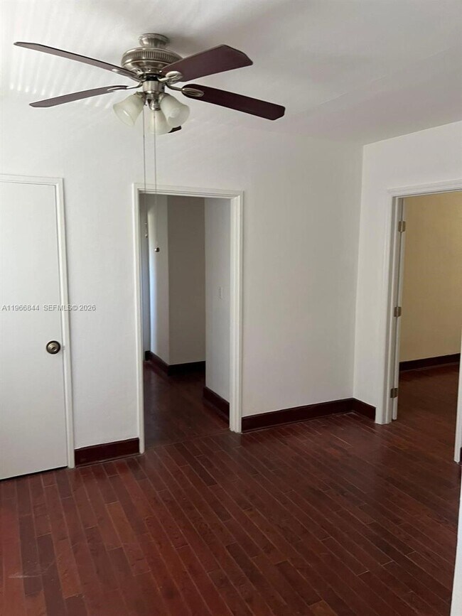 Building Photo - 1604 Bay Rd