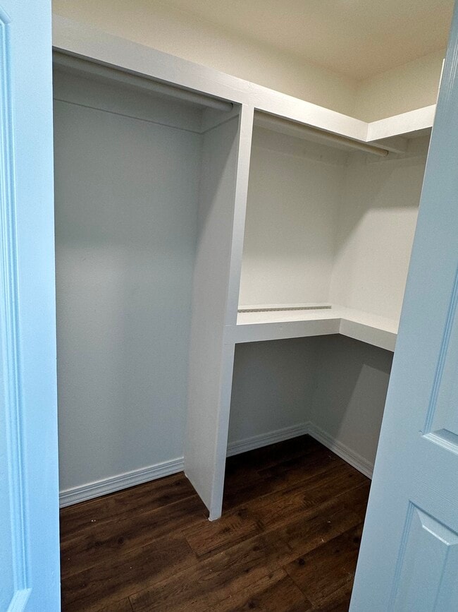 Building Photo - 102 Meadowlark Ave