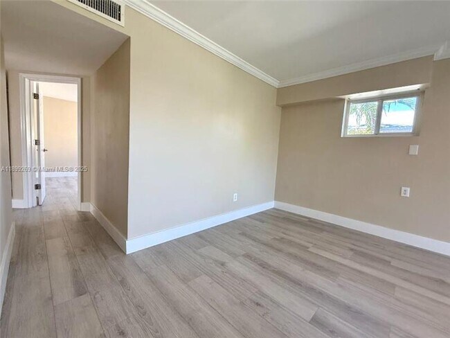 Building Photo - 716 NE 7th St