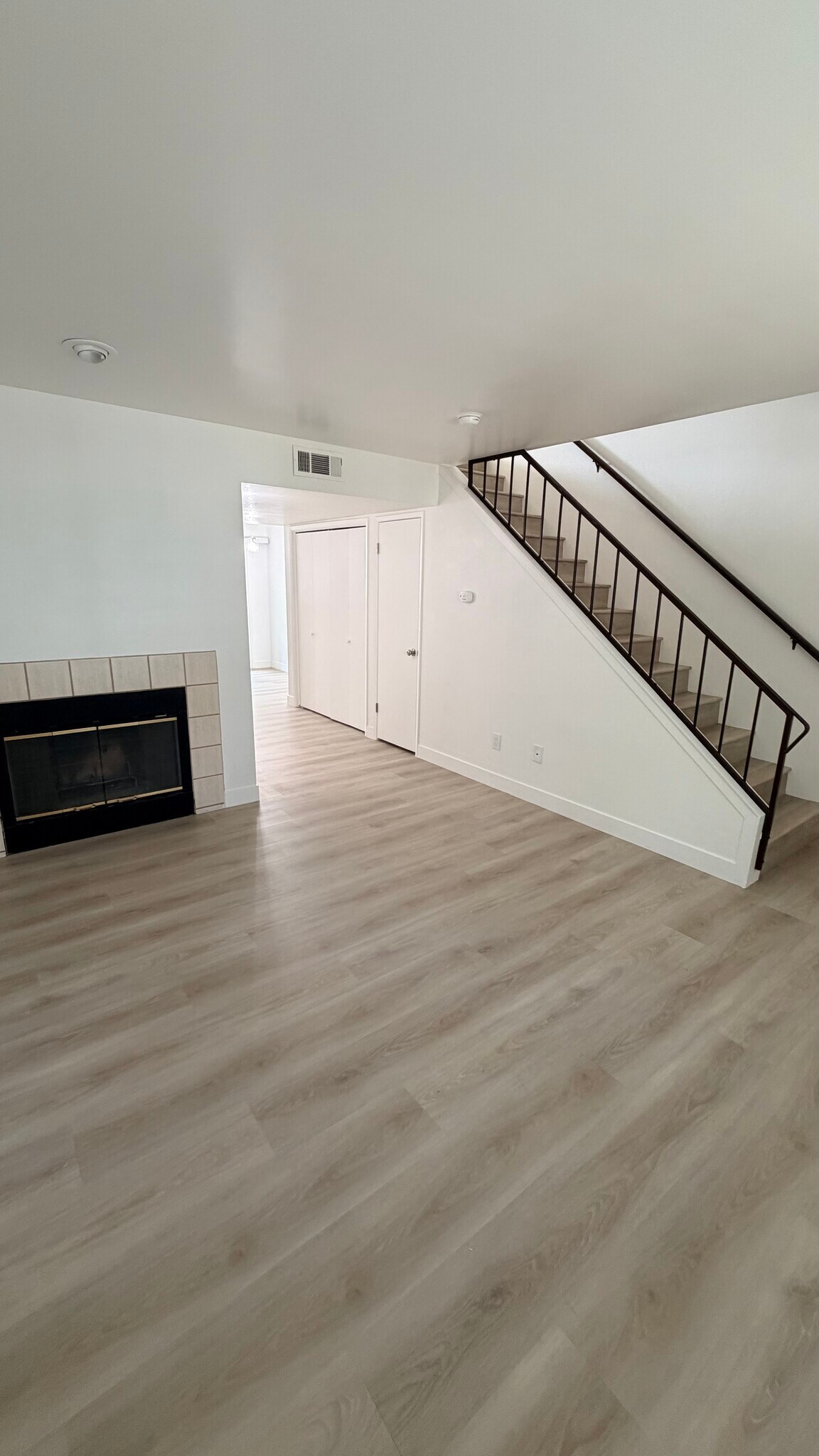 Building Photo - 2600 Brookside Dr