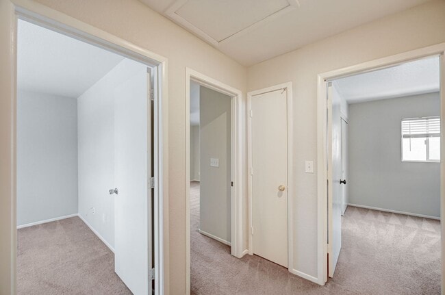 Building Photo - Beautiful 3 Bedroom Home!