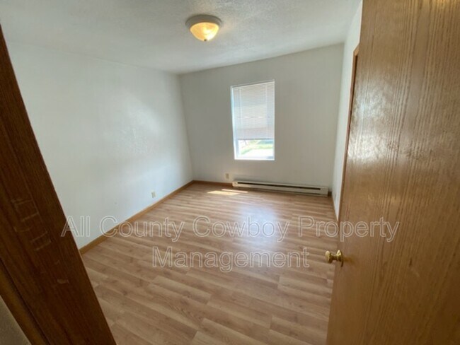 Building Photo - 1557 W Jefferson St