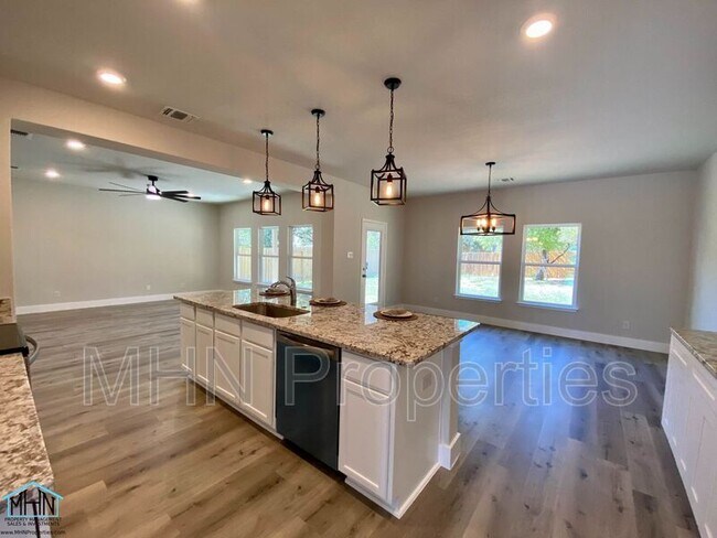 Building Photo - 7913 Cactus Plum Dr