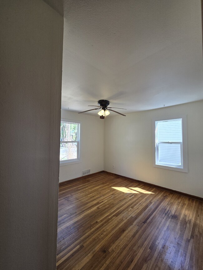 Building Photo - 1121 Luther E