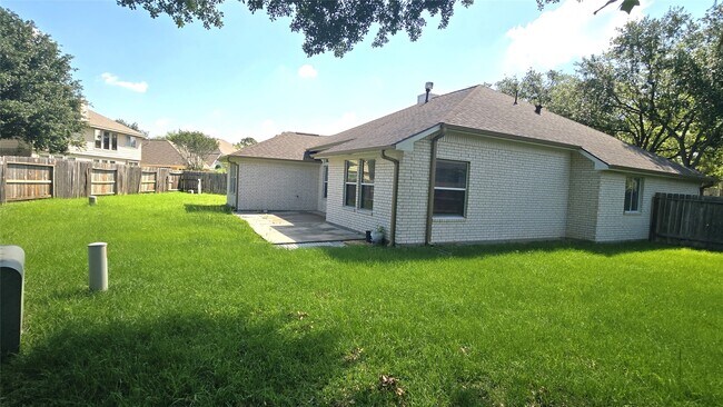 Building Photo - 4827 Hidden Chestnut Ln